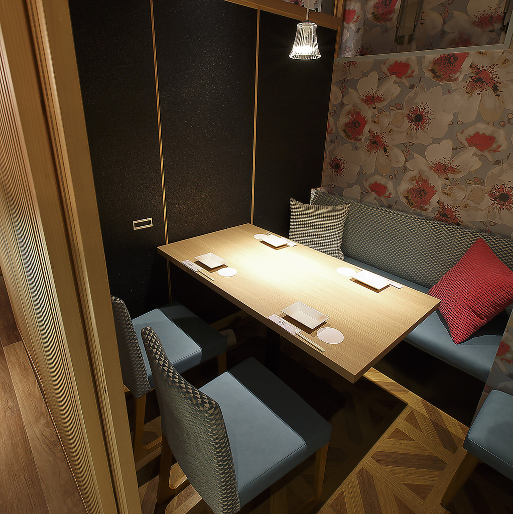 少人数個室もございます。接待や会食などのビジネスシーンに
