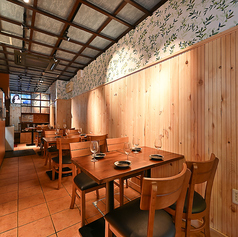 仕事帰りやランチタイムなど、女子会や気の合うお仲間と気軽に楽しめるテーブル席を多数ご用意しております。◇神田 秋葉原 淡路町 居酒屋 インド タイ 宴会 飲み放題 女子会 記念日 誕生日◇