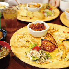 ビュッフェスタイルの美味しいお料理