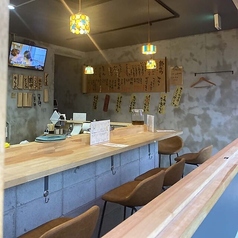 美味しい料理と豊富なドリンクメニューを楽しみながら、心地よい空間で素敵な時間をお過ごしください。