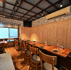 AKIBA BISTRO BLUE SKYの人気メニューのスパイス香る本格ビリヤニメインディッシュコースもございます。さらにグリルとポテトが食べ放題＋2H飲み放題付もついて4,000円（税込）◇神田 秋葉原 淡路町 居酒屋 インド タイ 宴会 飲み放題 女子会 記念日 誕生日◇