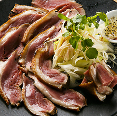 香ばしく燻した 土佐鴨の藁焼き