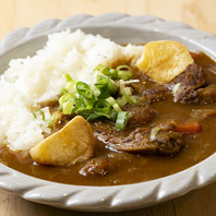 手間暇かけて仕込む、心もお腹も満たされる手作り料理。