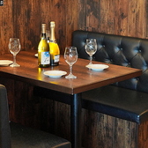 テーブル席は18席！ゆったりと座れるスペースなので、ご家族やご友人とのお食事会にぴったりです。落ち着いた雰囲気の店内でお食事と会話をお楽しみください◎串焼きALL1本99円(税込)～♪