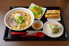 半バインミー + 揚げ春巻き or 生春巻きセット ブンボーフェ