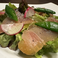 マグロ生ハムサラダ