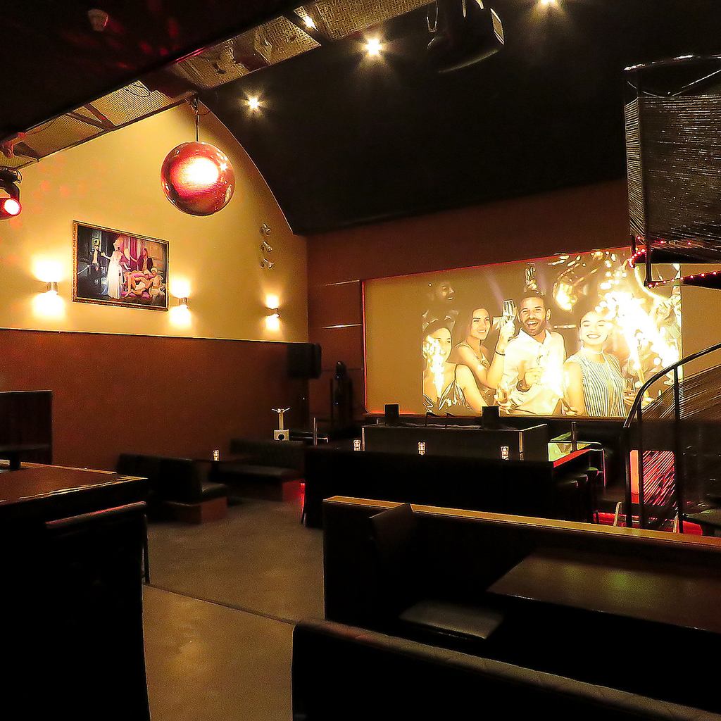 店内に入るとゴージャスでおしゃれな空間が広がっており、普段は味わえない非日常感を体験出来ます。