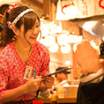 【人情味と活気あふれるおもてなし♪】丁寧かつ元気いっぱいの接客でお出迎え。本場博多の屋台の雰囲気と迫力ある調理場を感じながら、お料理やお酒をゆっくりお楽しみください。賑やかな店内は、会社宴会はもちろん、女子会や誕生日会など、さまざまなシーンで気軽に楽しめます♪