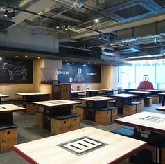 貸切の宴会・結婚式2次会利用可。1フロア最大100名様まで着席可能
