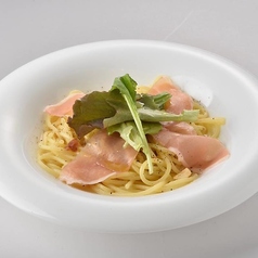 生ハムとベビーリーフのペペロンチーノ