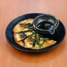 やみつき塩キャベツ/マテ茶鶏の唐揚げチリマヨソース/海鮮チヂミ/ナムル盛り合わせ