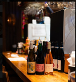 当店は全席禁煙で、健康を気にされる方でも安心してお食事をお楽しみいただけます。清潔感のある空間で、リラックスしながら美味しい料理を味わうことができます。また、24時以降は喫煙が可能となっており、夜遅くまでお楽しみいただける環境を整えています。友人とのおしゃべりや仕事帰りのひとときにぜひご利用ください。