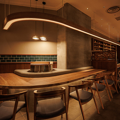 炊き立ての土鍋ご飯をお一人様でもお気軽に食べられるカウンター席をご用意。