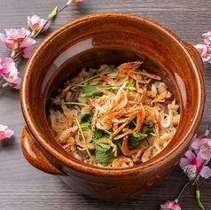 桜エビとタケノコの牛タン土鍋ご飯