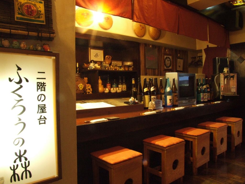 2階には座敷以外にカウンターやテーブル席もございます。