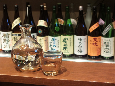 季節のお料理と珍しい日本酒が自慢です。