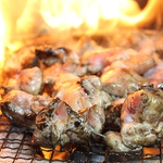 地鶏のゴロ焼き880円　九州の地鶏を豪快に炭火で焼き上げます！香ばしい香りが食欲をそそります！
