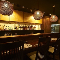 音と香りに包まれる、大人時間を楽しむカウンター特等席