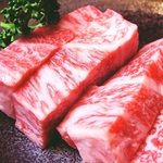 徳島名産「阿波牛」の特選ロース。口の中で溶け出すような上質な味わいをご堪能ください