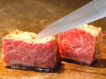 霜降り肉を贅沢に鉄板で。焼きすぎない程度で提供するので柔らかさが全然違います!!