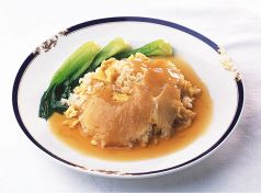 フカヒレの姿煮のせ焼飯（魚翅炒飯）