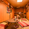 せんべろ女子会も大歓迎の座敷席をご用意しております！足を伸ばして気楽にゆったりと過ごしながら、楽しいお喋りをお楽しみいただけます。昭和レトロな雰囲気の中で、友達同士の絆を深める素敵な時間をお過ごしください。美味しい料理とお酒を片手に、心温まるひとときを楽しんでください。