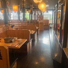 テーブルのお席が充実！仕事上がり、ファミリーでのお食事、お二人様でもご利用いただけます☆