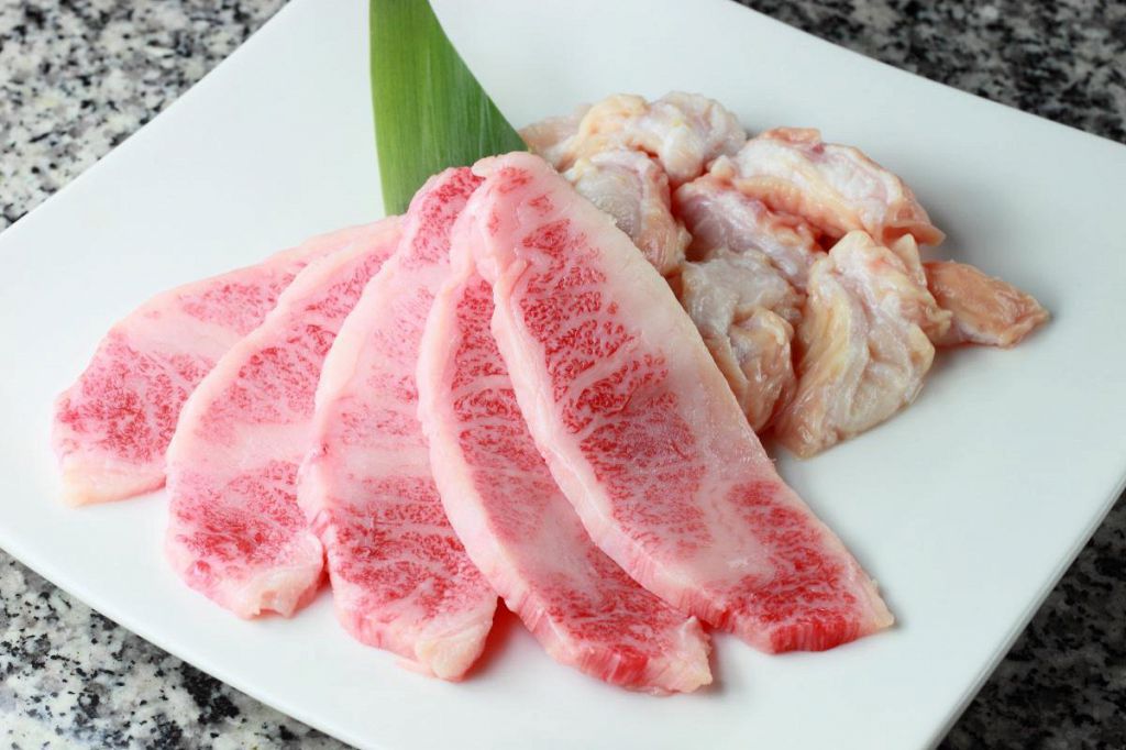 お食事の後はやっぱりデザート！食べやすいサイズのミニソフトアイスやパフェが人気