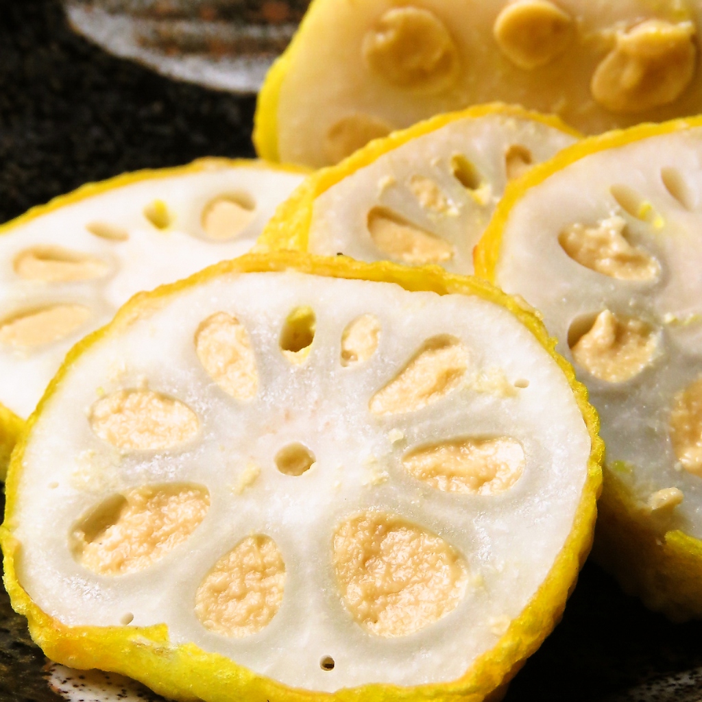 ツンとした辛さがやみつきになる熊本の郷土料理「辛子蓮根」など本格的な九州料理・おつまみを提供！