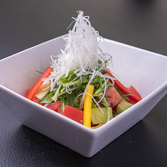 トマトとアボカドのカクテルサラダ