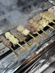 備長炭で焼き上げる本格焼き鳥