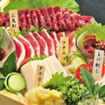 上馬刺し、馬タタキ、馬ヒモ刺身、タテガミが入ってこのお値段。 満足間違いなし♪