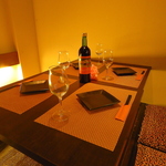 足を伸ばしてゆっくりお過ごしいただける掘りごたつ個室。プライベート空間で、特別な時間を演出☆