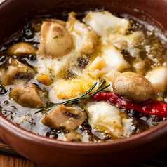 つぶ貝とマッシュルームのアヒージョ