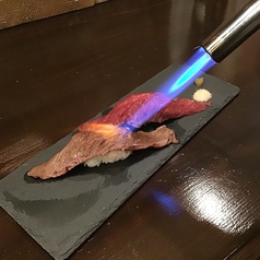 炙り肉寿司2貫