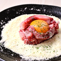 料理メニュー写真&nbsp;チーズたっぷり和牛ユッケ