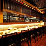 お一人様でもお気軽にご利用いただけるカウンター席。お仕事終わりのサク飲みやデート利用に◎