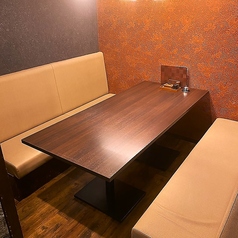 清潔感溢れる4名様掛けの個室が1部屋ございます！すべてソファ席となっており、居心地抜群です！時間を忘れておしゃべりに夢中になってしまいそう♪個室は1部屋なのでご予約はお早めに！