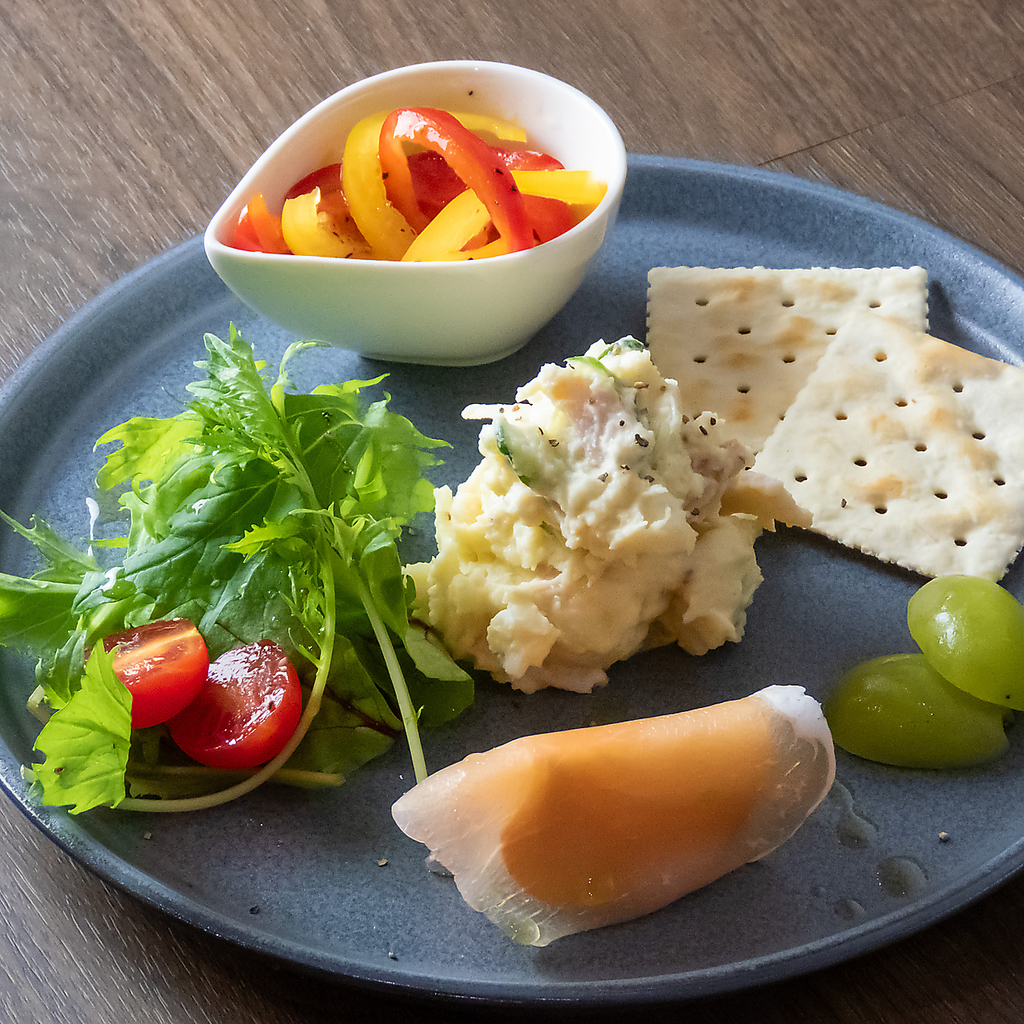 華やかで美味しいスイーツや軽食、ドリンクが勢ぞろい！お洒落なメニューが種類豊富に目白押しです★