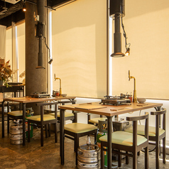 開放的で明るい印象の空間で、ご家族やご友人と賑やかなジンギスカンパーティーをお楽しみいただけます♪大人数でのご宴会や、お仕事仲間との飲み会にも最適です。