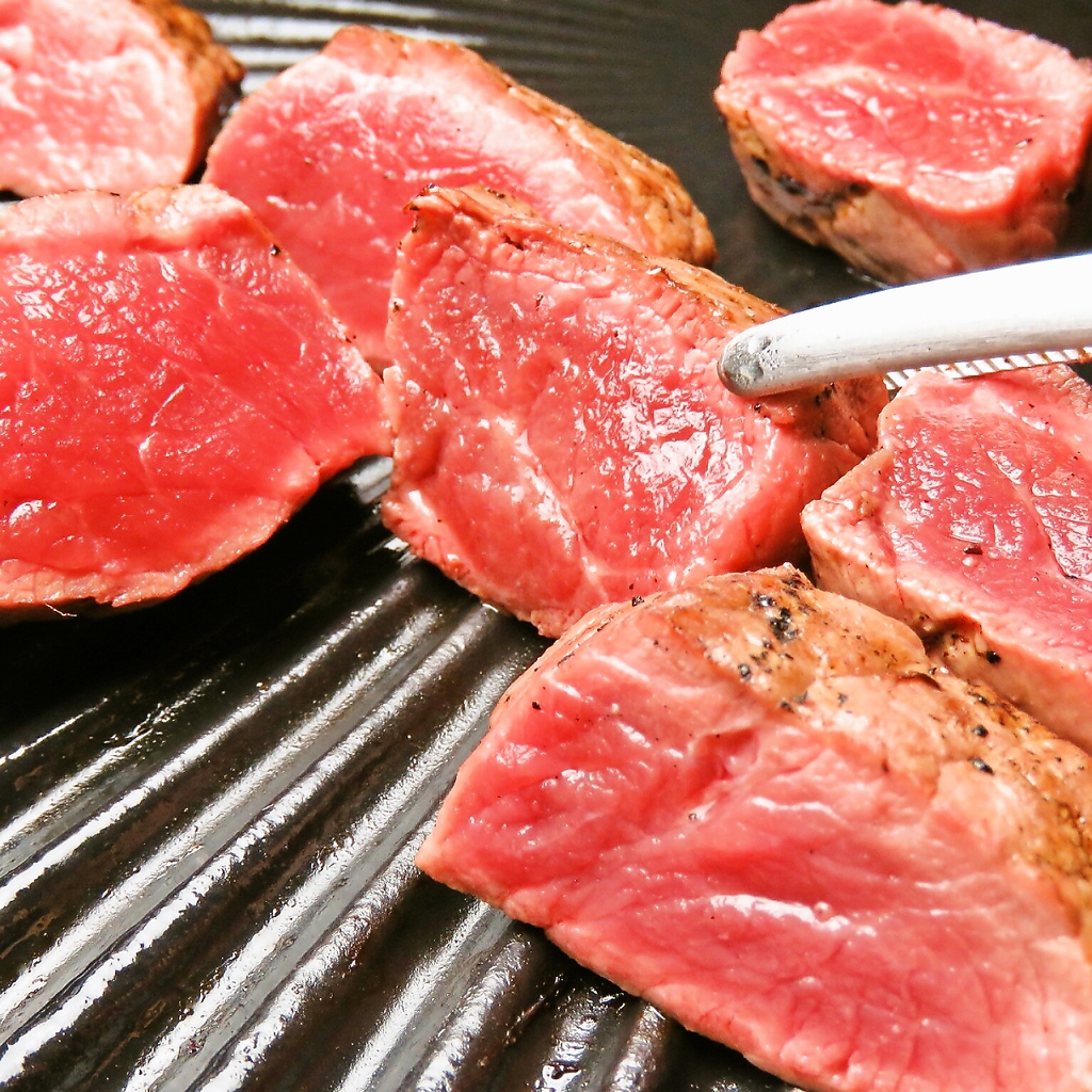 新鮮な馬肉は生はもちろん、軽～く炙っても美味しいんです。ただし焼きすぎないようにご注意！