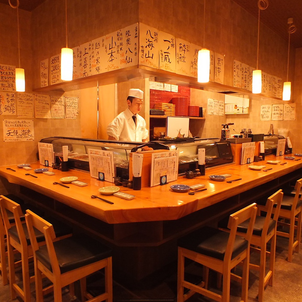 海鮮といえばお寿司、すし屋の醍醐味といえばカウンター！職人の技や会話も楽しめるオススメ席です。