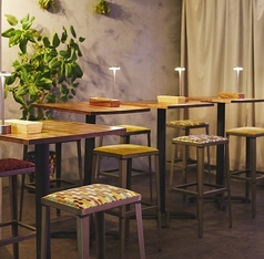 2名～10名までご利用頂けるテーブル席。10名様の場合、店内奥を貸し切りのような状態でご利用頂けます。