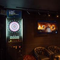 カラオケやダーツも楽しめる大人の隠れ家！