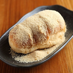 【リピーター続出】大人気！フワフワ食感で上品な甘みの『揚げパン』