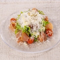 料理メニュー写真&nbsp;ハモンセラーノの 生ハムサラダ