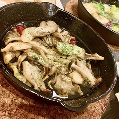 盛りだくさんキノコのアヒージョ/鶏のアヒージョ