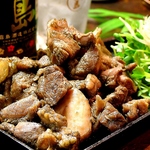 人気No.1の鶏のゴロゴロ炭火焼は噛むと肉のジューシーさと日向備長炭の香りが口の中で広がり絶品です