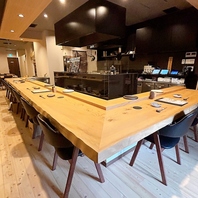 木目を基調とした店内は明るくて居心地のいい居酒屋。