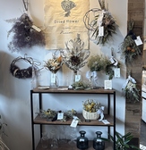 ラ メゾンパレードさんではセンスの良いドライフラワーが並んでいます！